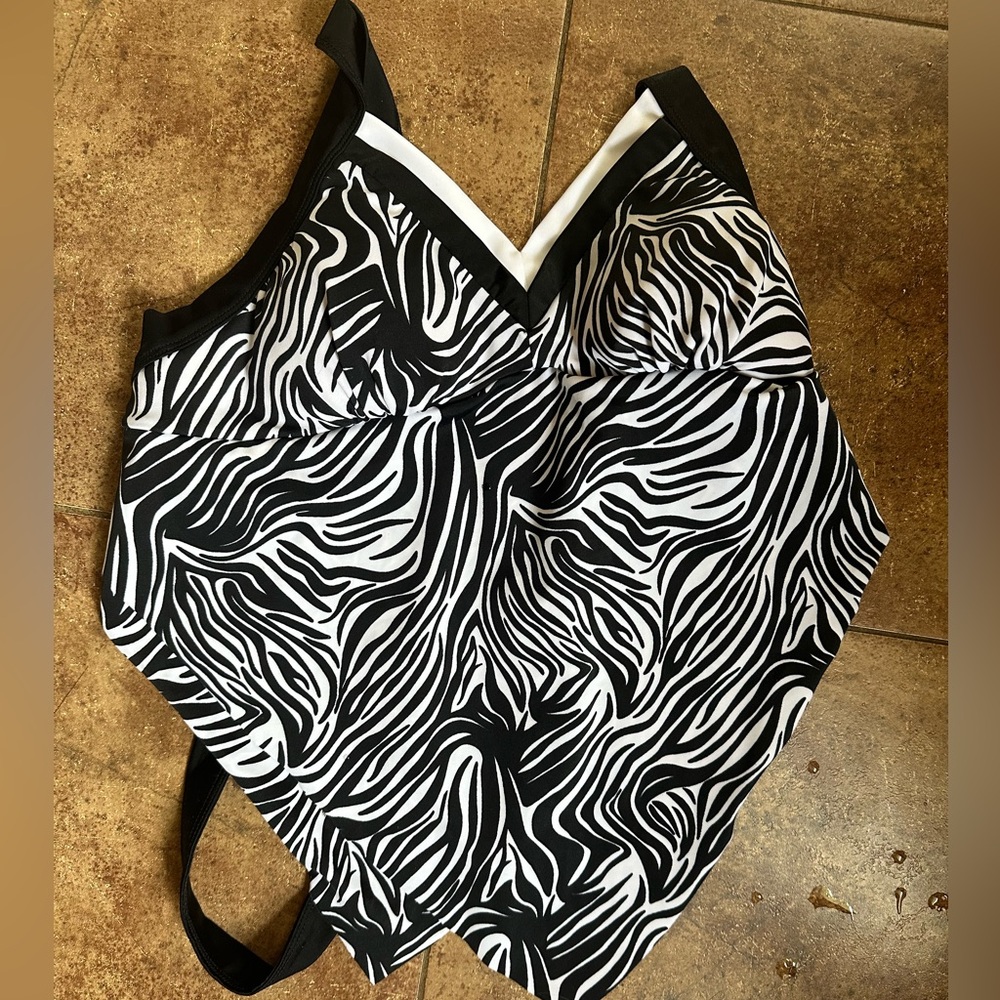 Handkerchief halter tankini tank top black & white S NWT